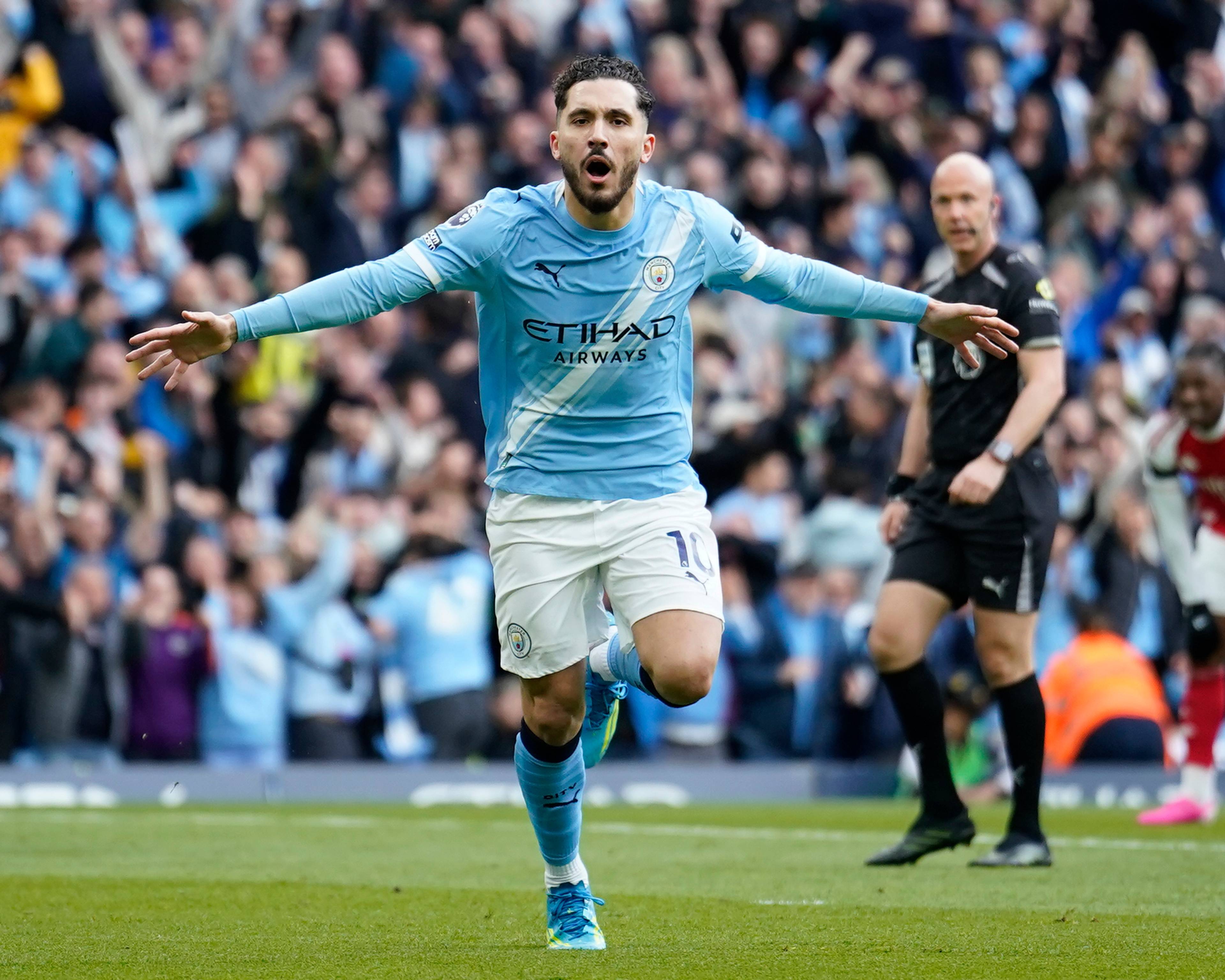 Rayan Cherki jubler foran hjemmepublikummet på Etihad Stadium