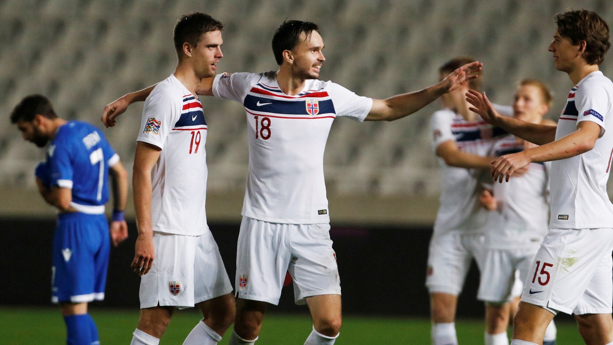 07. австрия футбол. норвегия - сербия футбол фото. сербия норвегия. норвегия футбол.