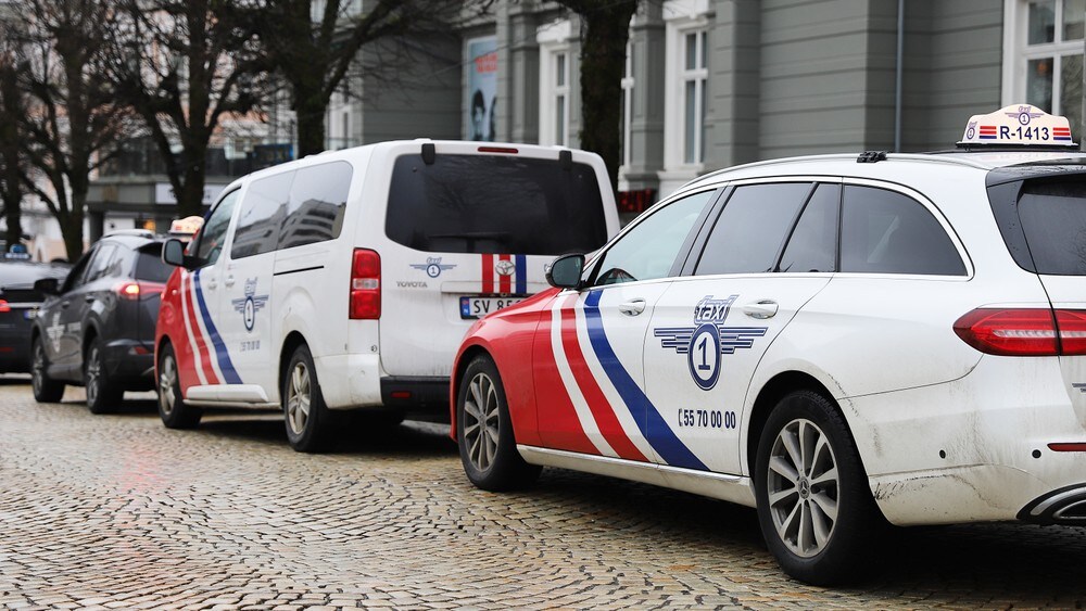 Arbeidstilsynet med nye varsel mot taxiselskap i Bergen: – Alvorleg og omfattande