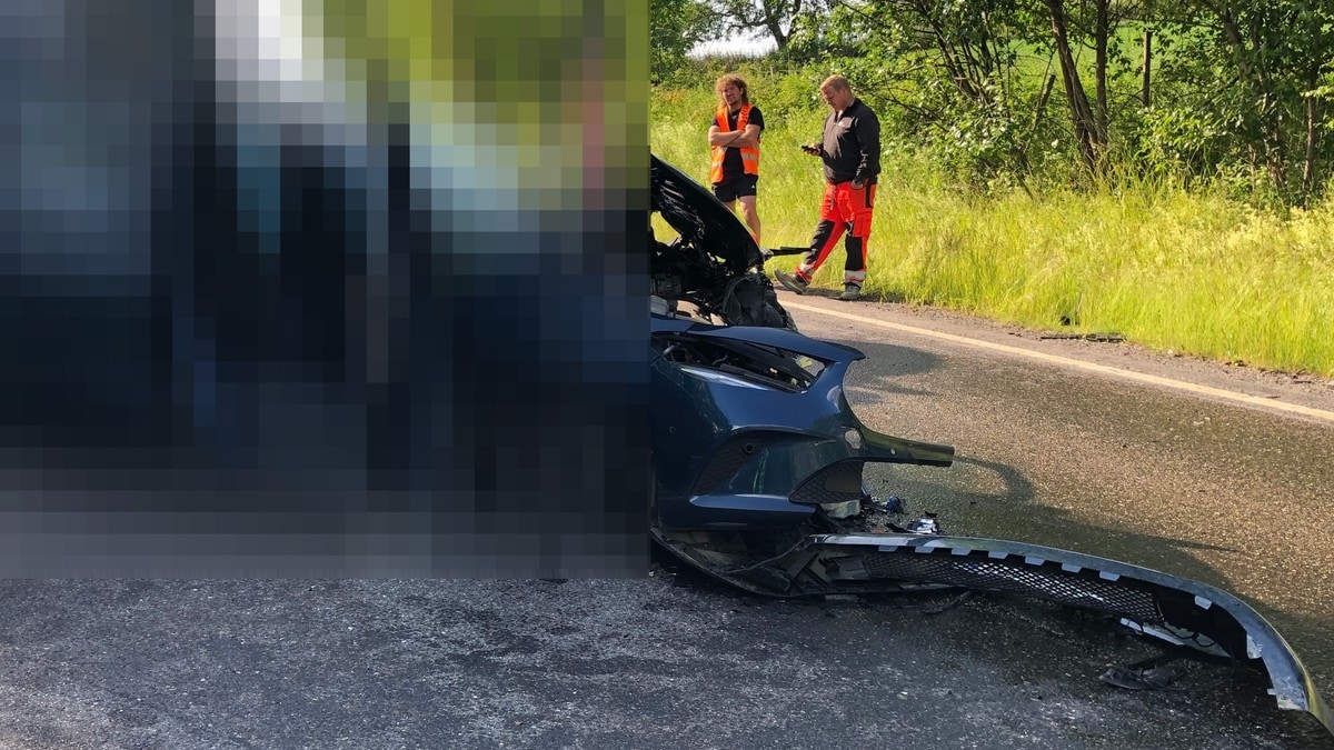 Kvinne i 70-årene kritisk skadet etter frontkollisjon