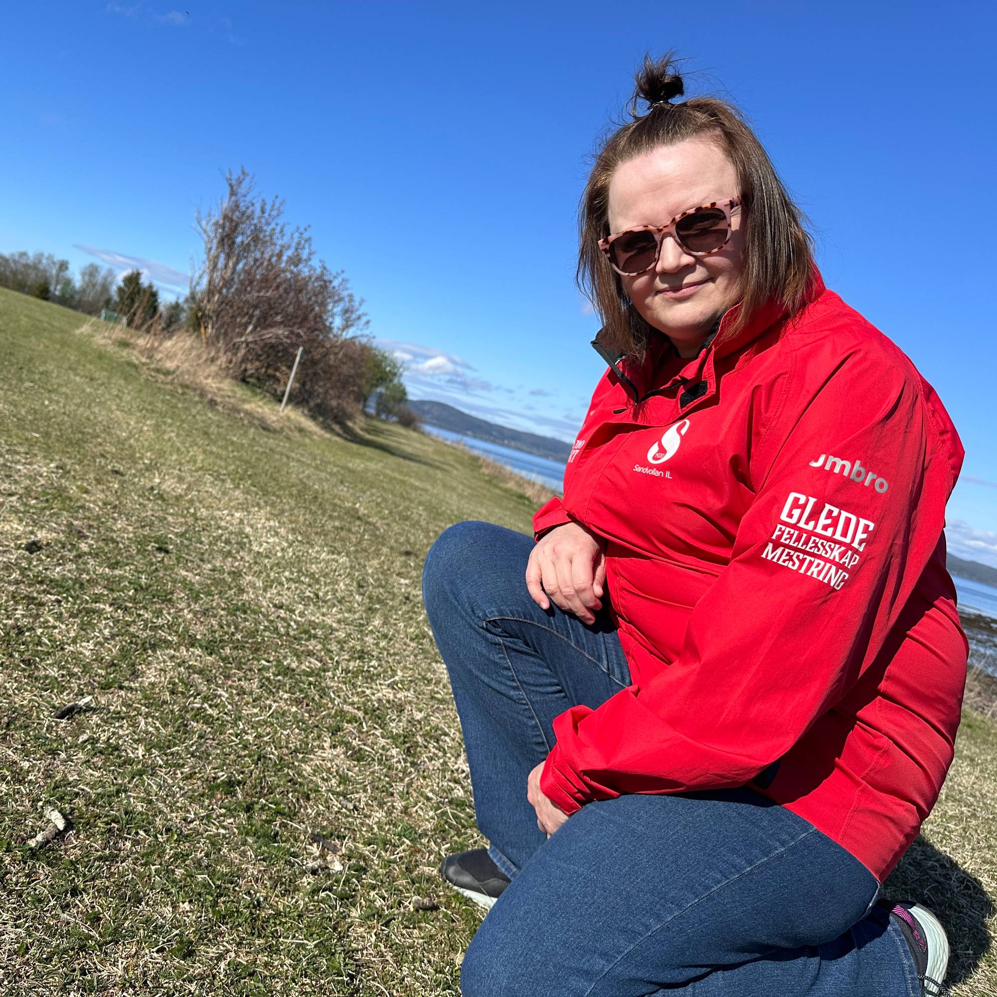 Berit Solveig Hamstad på fotballbanen full av gåsskit