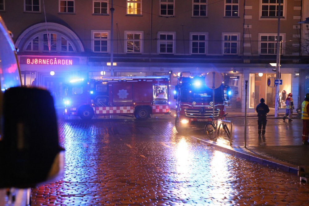 Brann i bygård i Bergen – 23 personar evakuerte