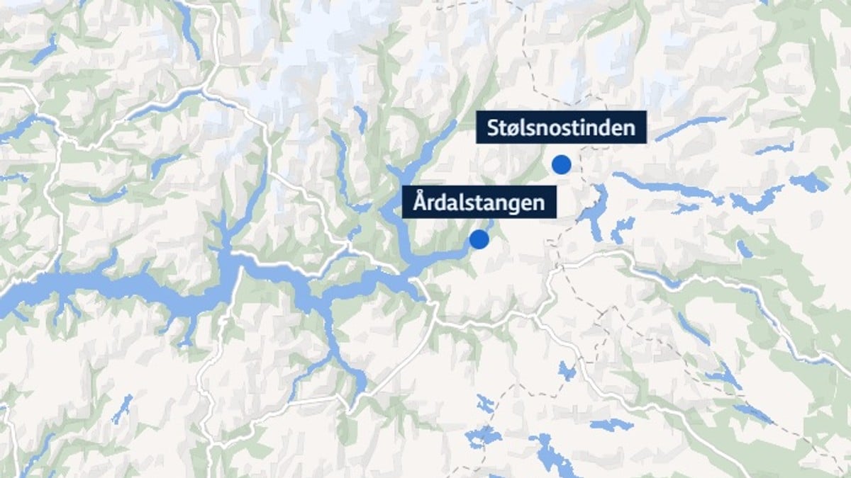 To kvinner trefte av stein på Stølsnostinden – ein henta ut