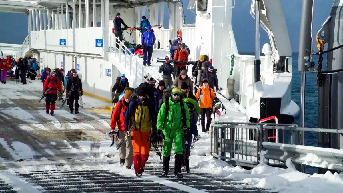Skiturist omkom i går – her er flere turister på vei til fjellene