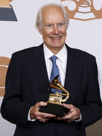 George Martin med Grammy-prisen i 2008