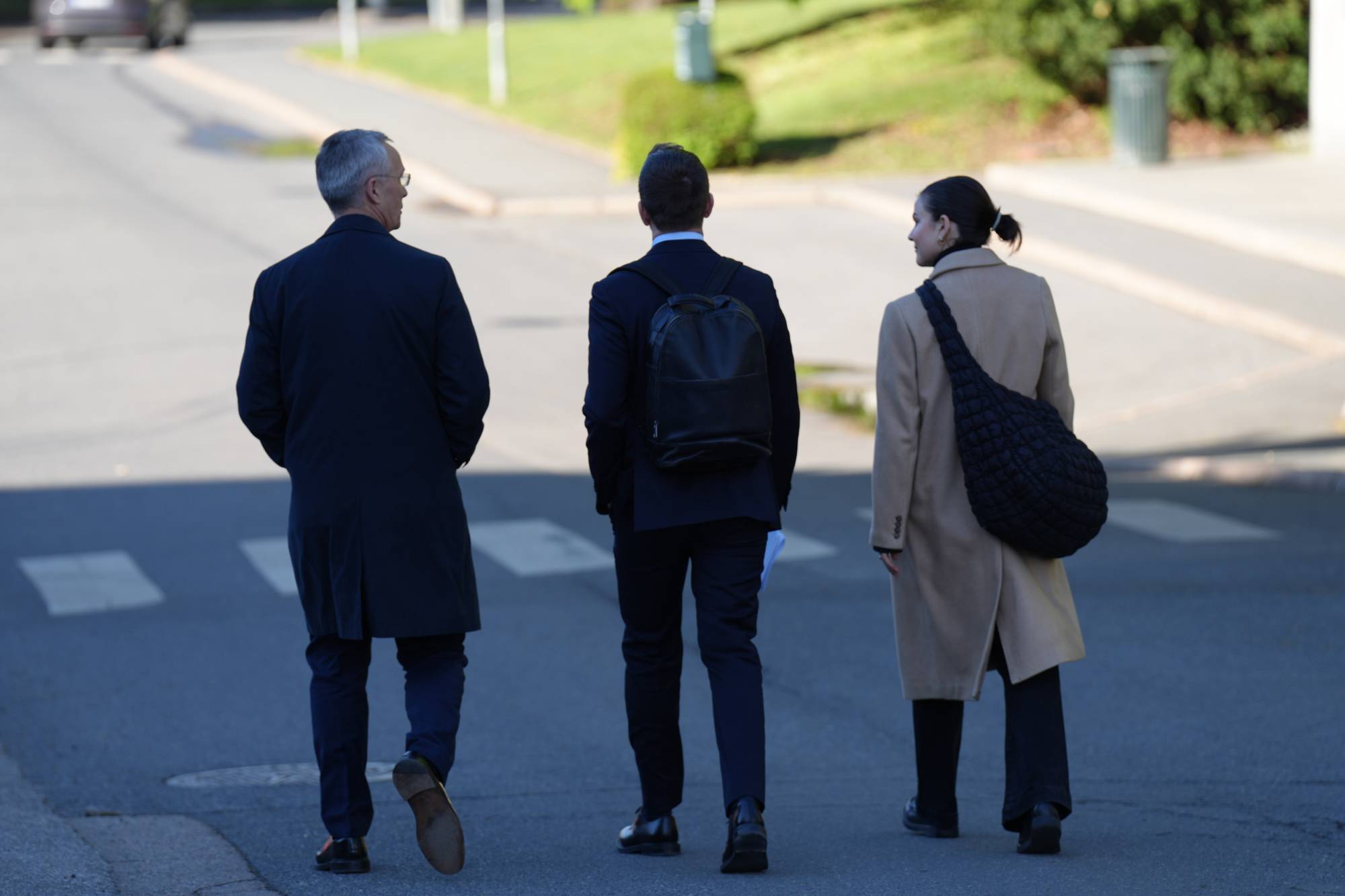 Finansministeren med rådgivere tok beina fatt