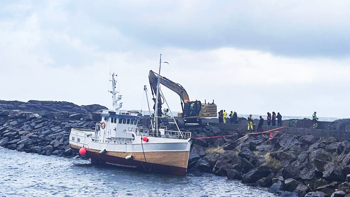 Turistbåt slet seg i uværet – moloen i Nyksund stenges