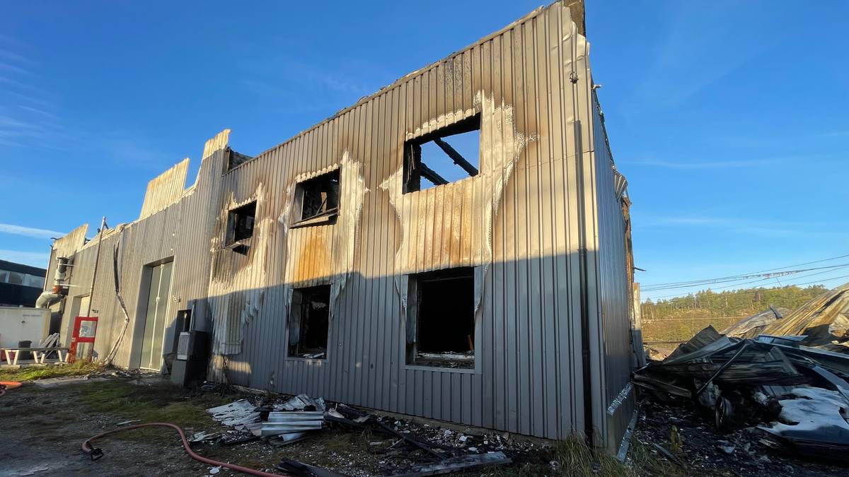 Massive Fire Destroys Painting Workshop in Saltrød: Cause Under Investigation