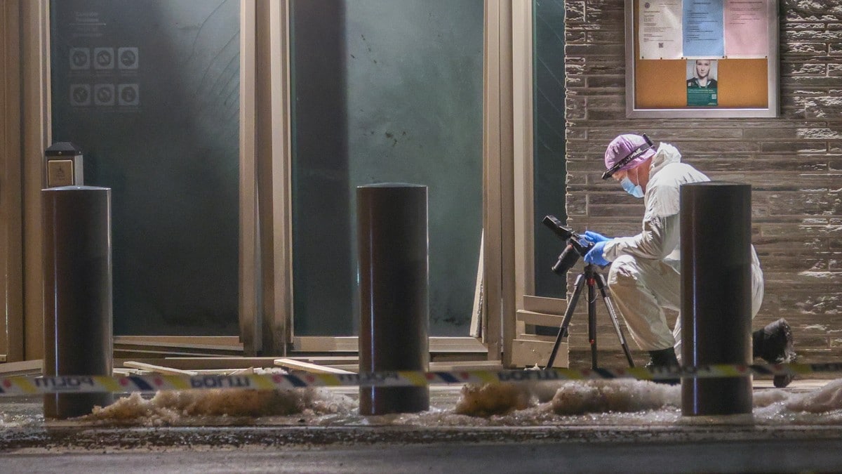 Politiet kaller inn til pressebrifing om ambassade-eksplosjonen