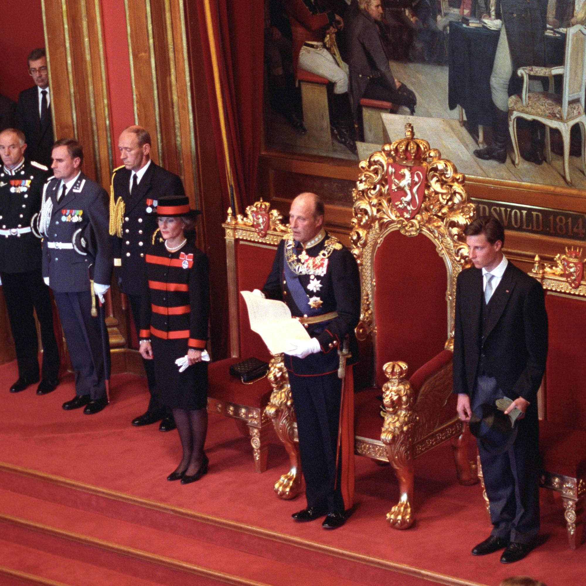 Kong Harald leser trontalen under åpningen av det 136. storting i 1991