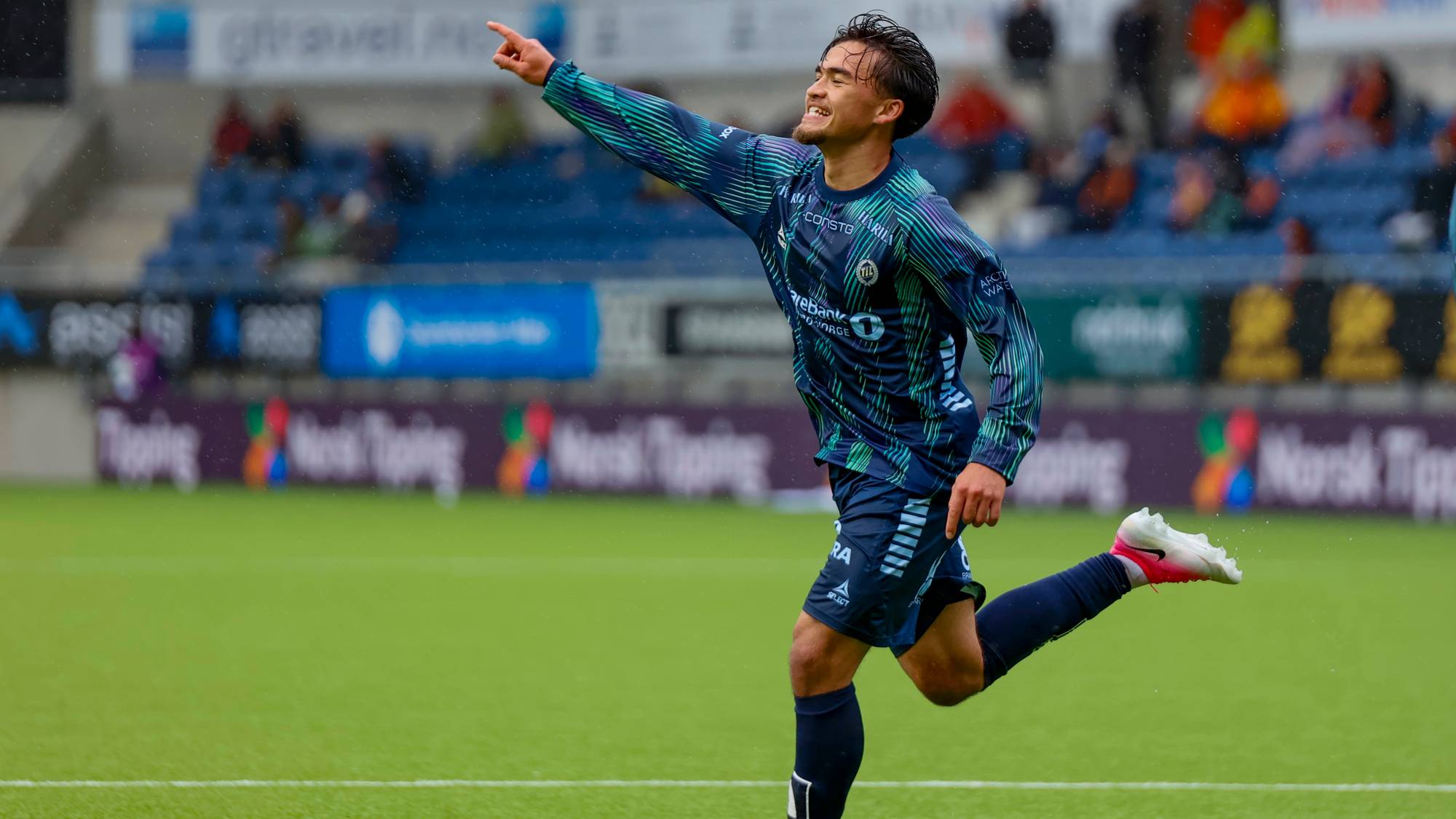 Alexander Warneryd jubler for 4-2 under eliteseriekampen i fotball mellom Aalesund og Tromsø på Color Line Stadion. 