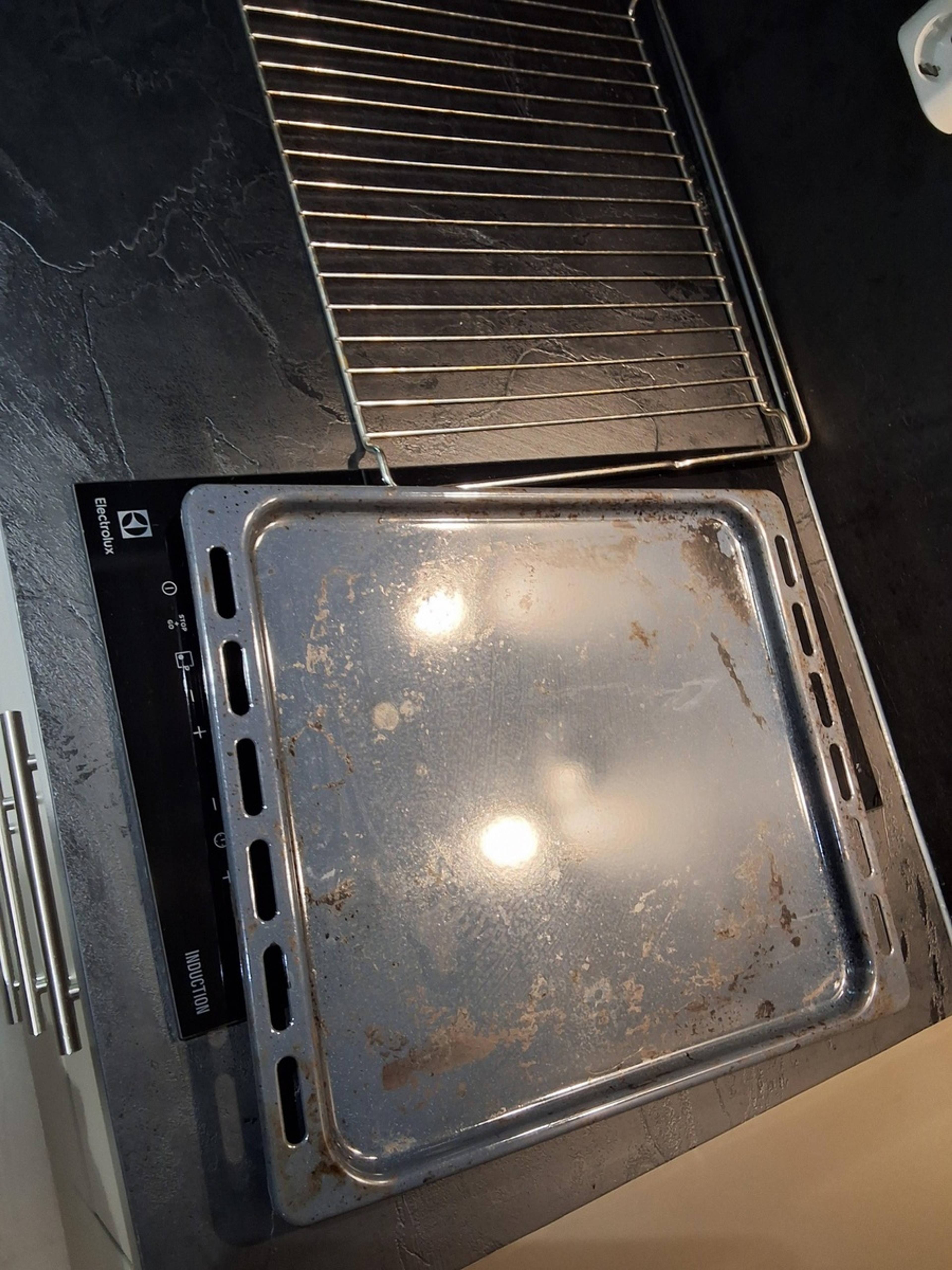 Ein skitten steikeplate etter utvask i Nardobakken