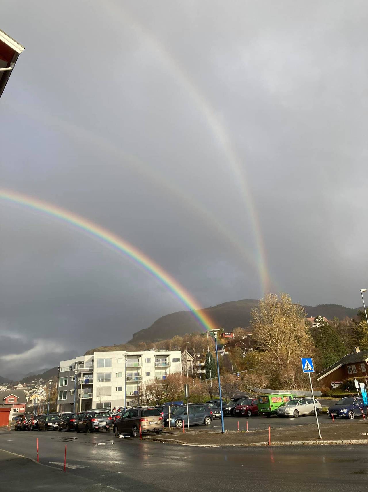 Kryssende regnbuer på Ørnes