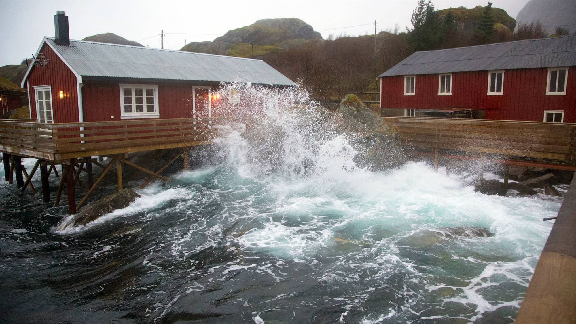 Storm i Nusfjord i Lofoten