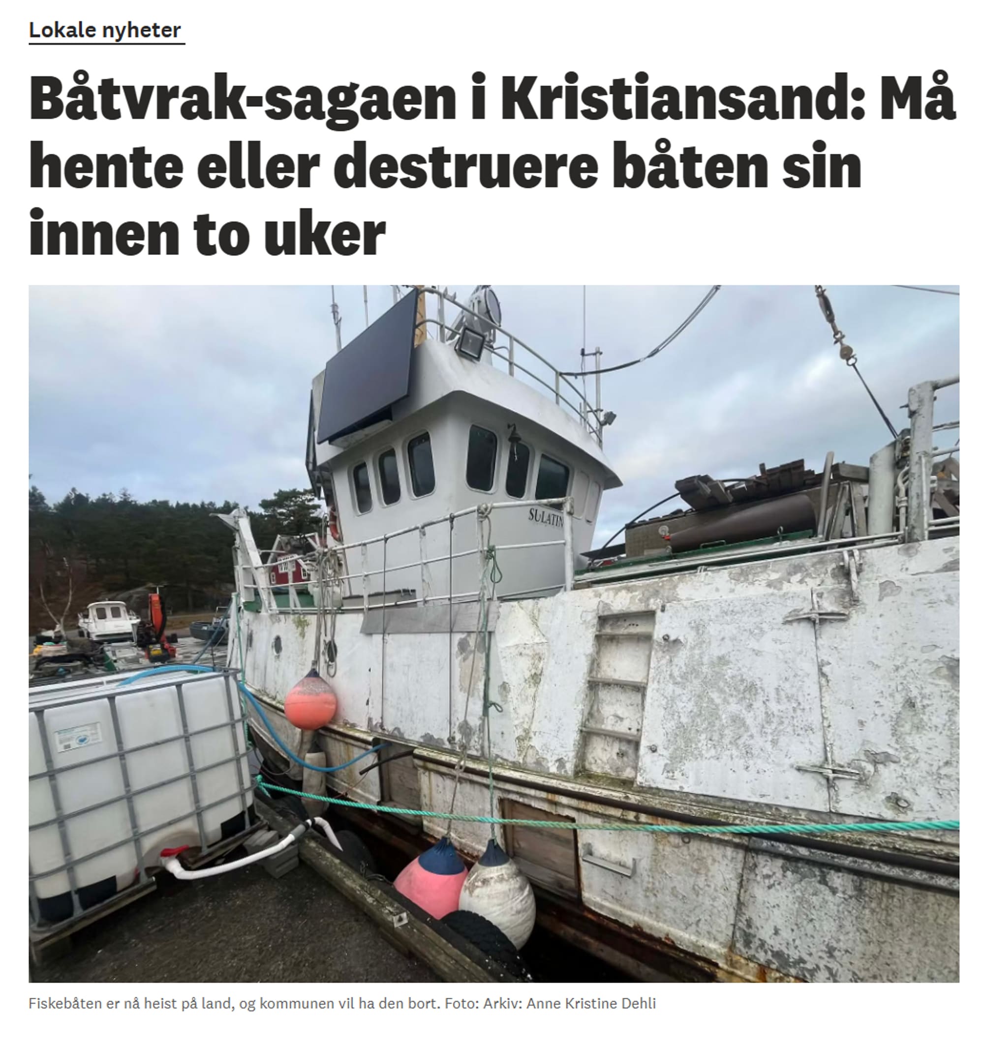 Avisutklipp viser hvit stor båt