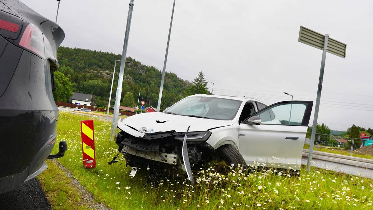 Tenåring stjal bil – etterlot seg kaos på veien