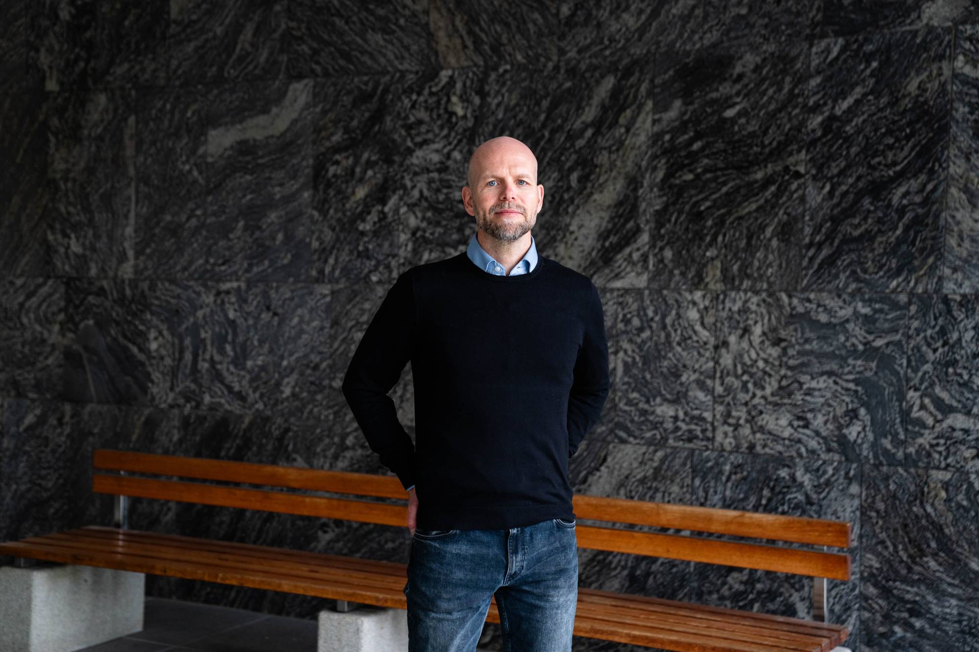 Andreas Fjeldskår, 11.05.2026, i forbindelse med reportasje om skatt. Tatt ved radioresepsjonen.