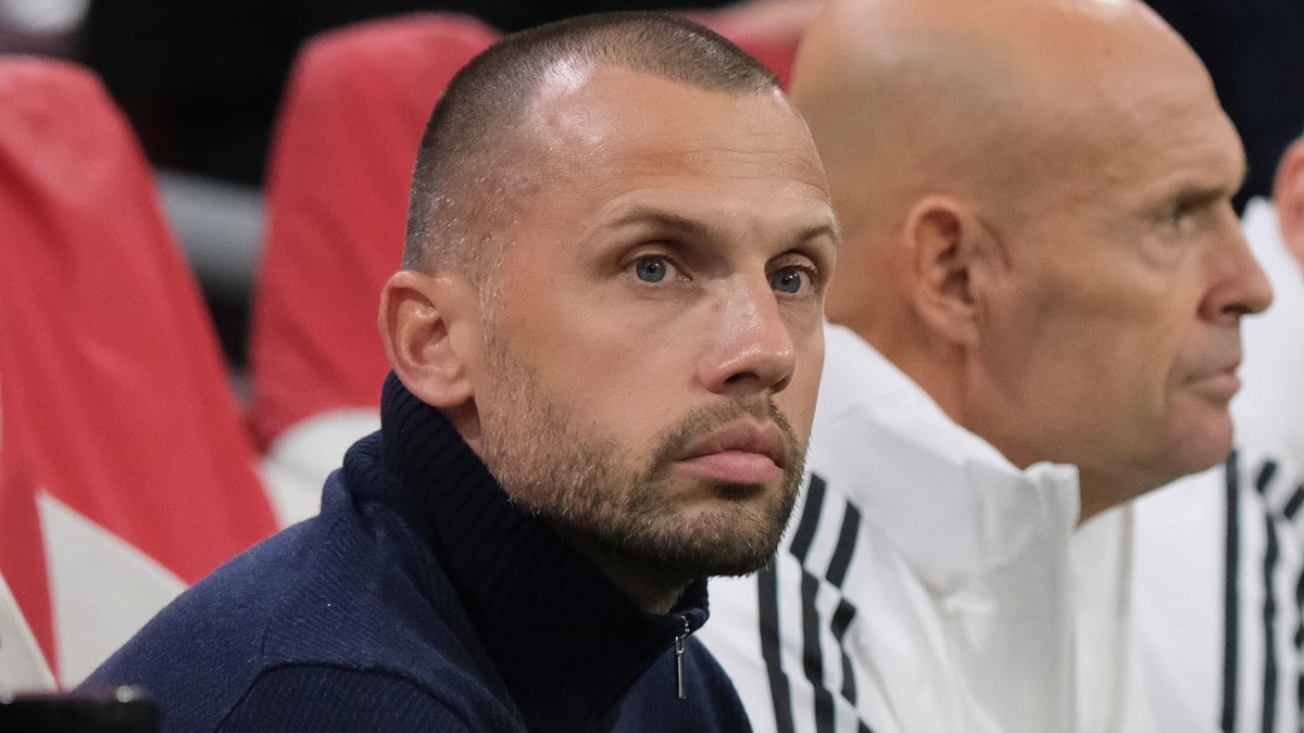 John Heitinga ferdig i Ajax