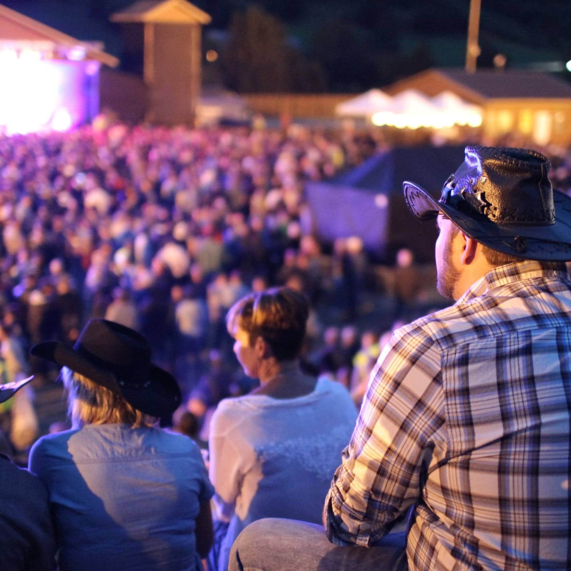 Mykje folk under konsertane på Norsk Countrytreff