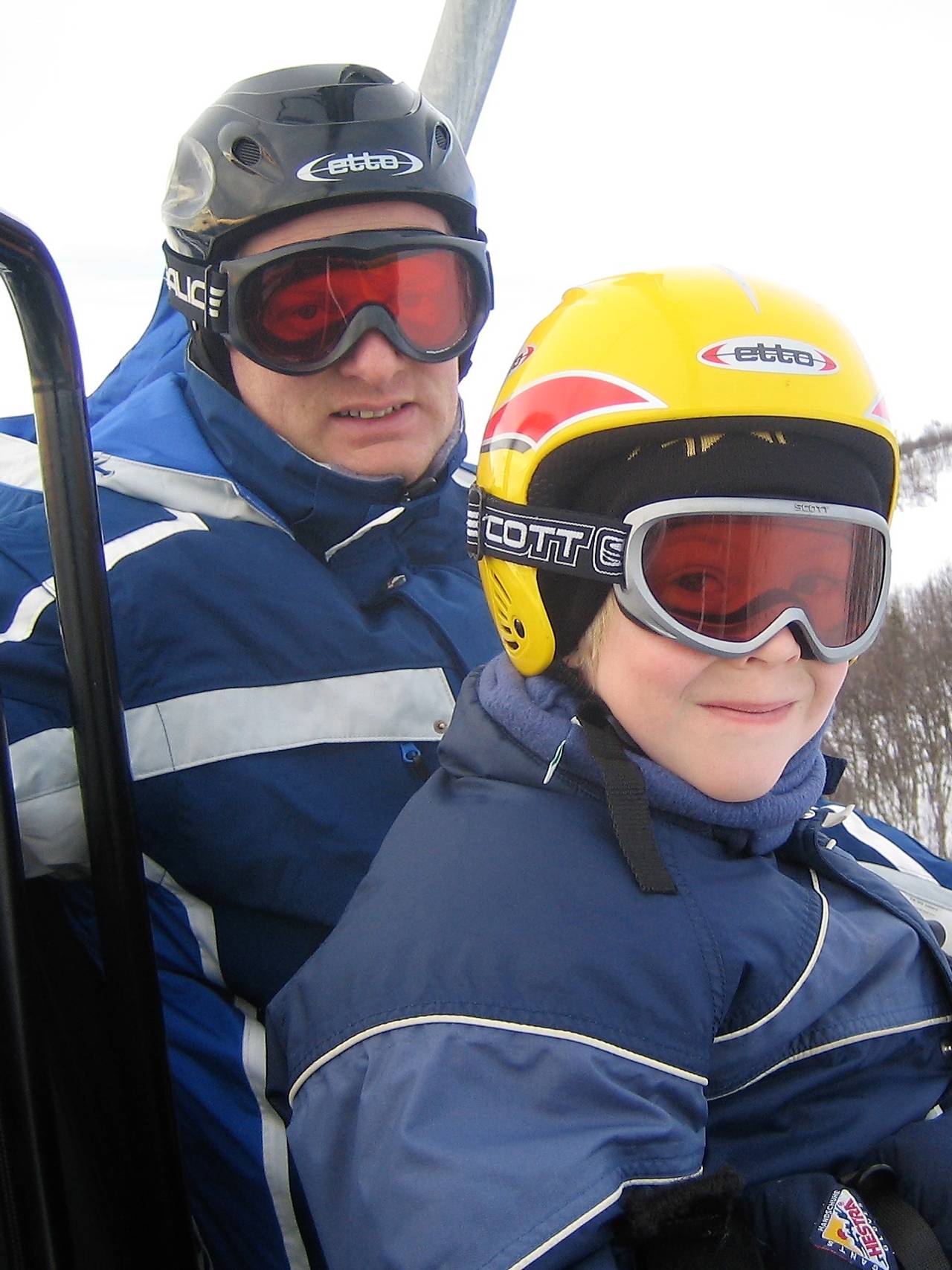 Jesper Saltvik Pedersen og pappa Bjørn Pedersen i skiheis i 2006