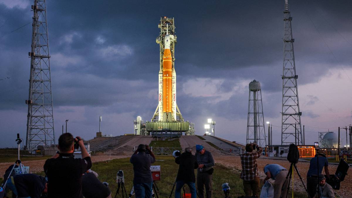 Nå reiser de til månen