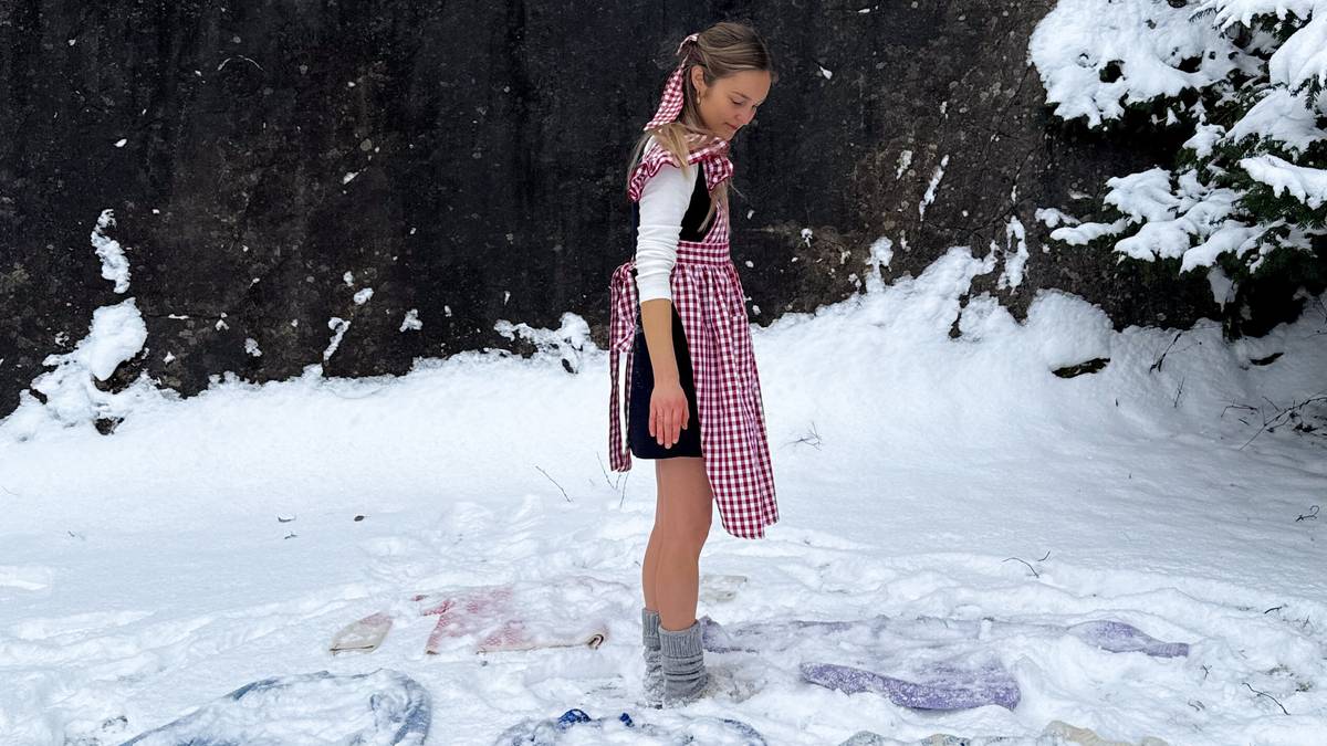Helene vasker ullgenserne sine i snøen: – Aldri brukt vaskemaskin