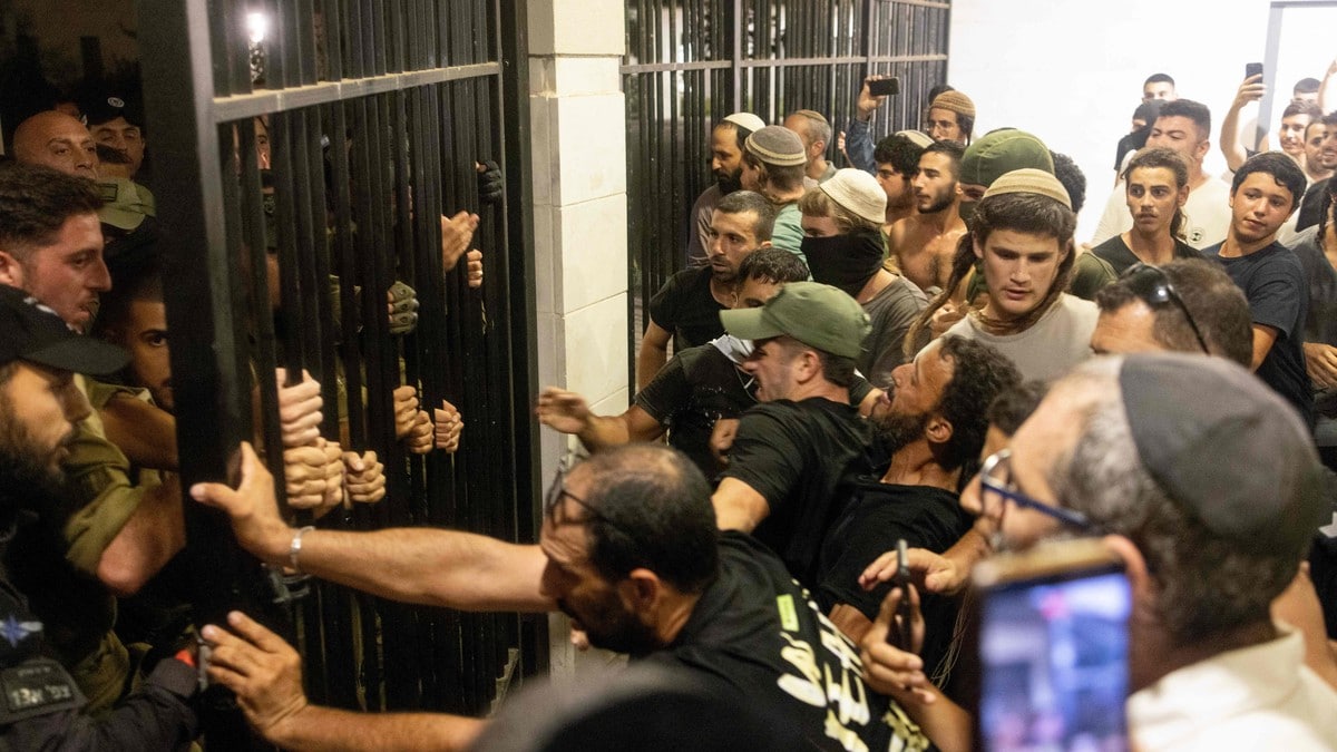 Demonstrasjonar: IDF-soldatar arresterte for grove overgrep mot palestinsk fange