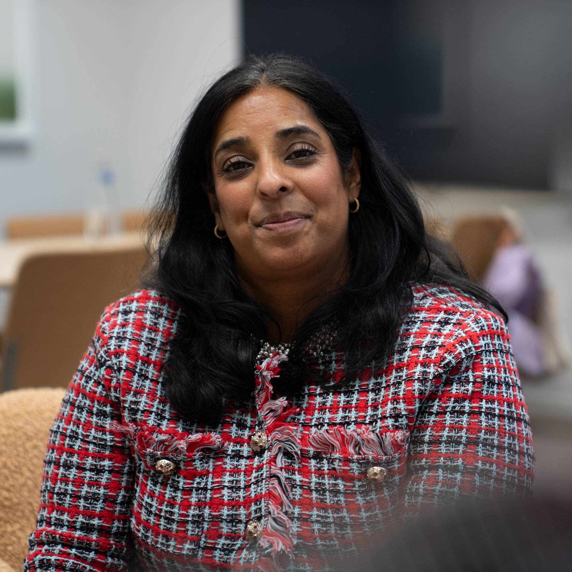 Kultur- og likestillingsminister
Lubna Jaffery (Ap) blir intervjuet av NRK