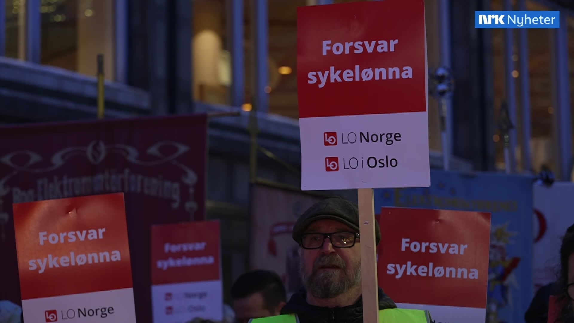 LO demonstrerer utenfor NHOs årskonferanse