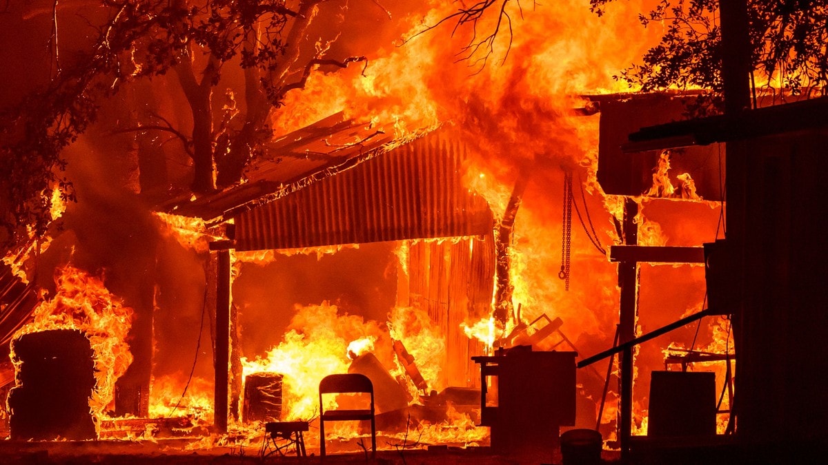 Fleire tusen evakuerte i skogbrann i California