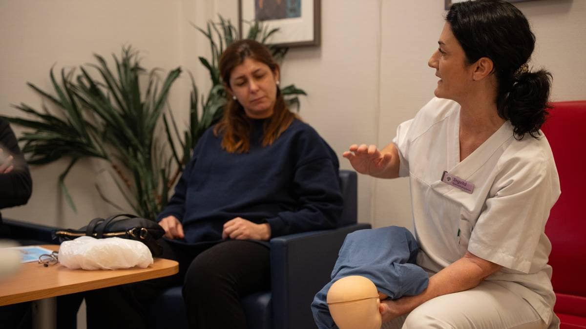 Vil at flere skal kunne gi førstehjelp til barn: – Mange er redd for å gjøre feil