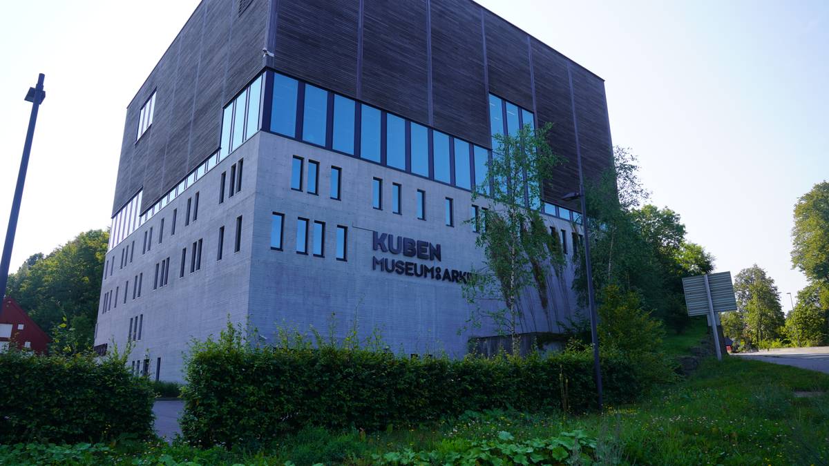 Åpner utstilling om historiske kvinner