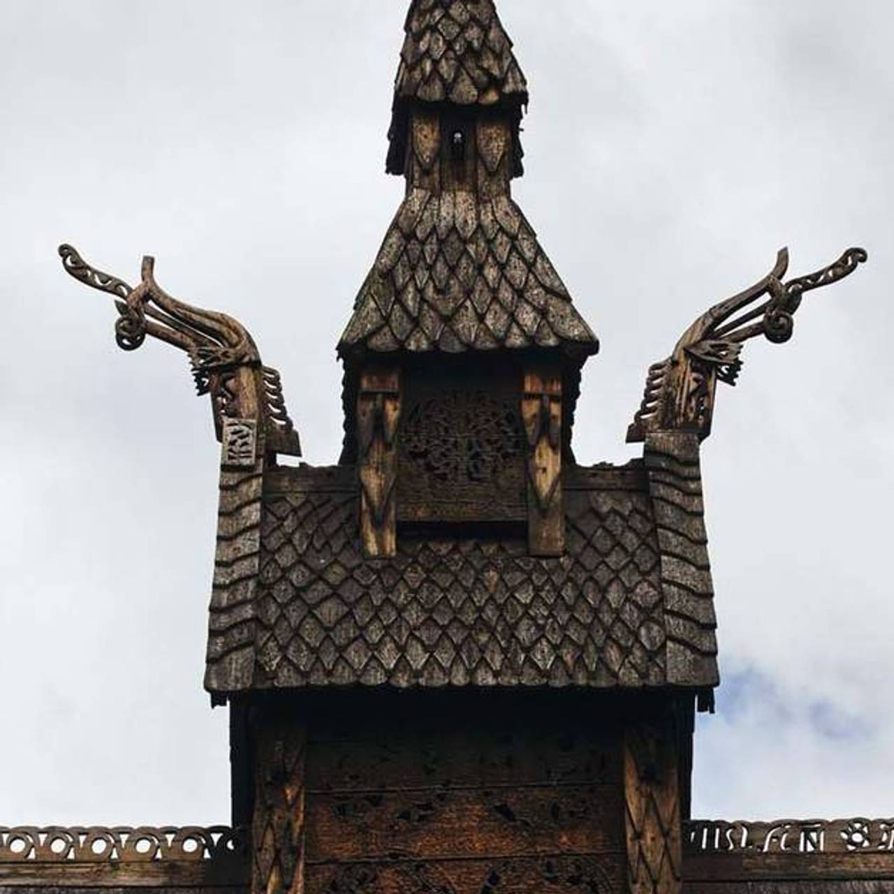 Dragehoder på stavkirke