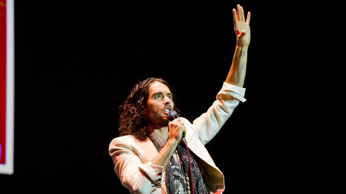 Russell Brand siktet for voldtekt
