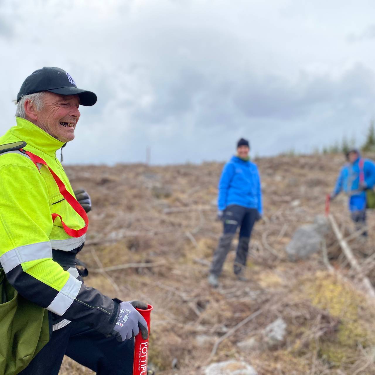 Odd Arne Aas planter skog i Ringsaker