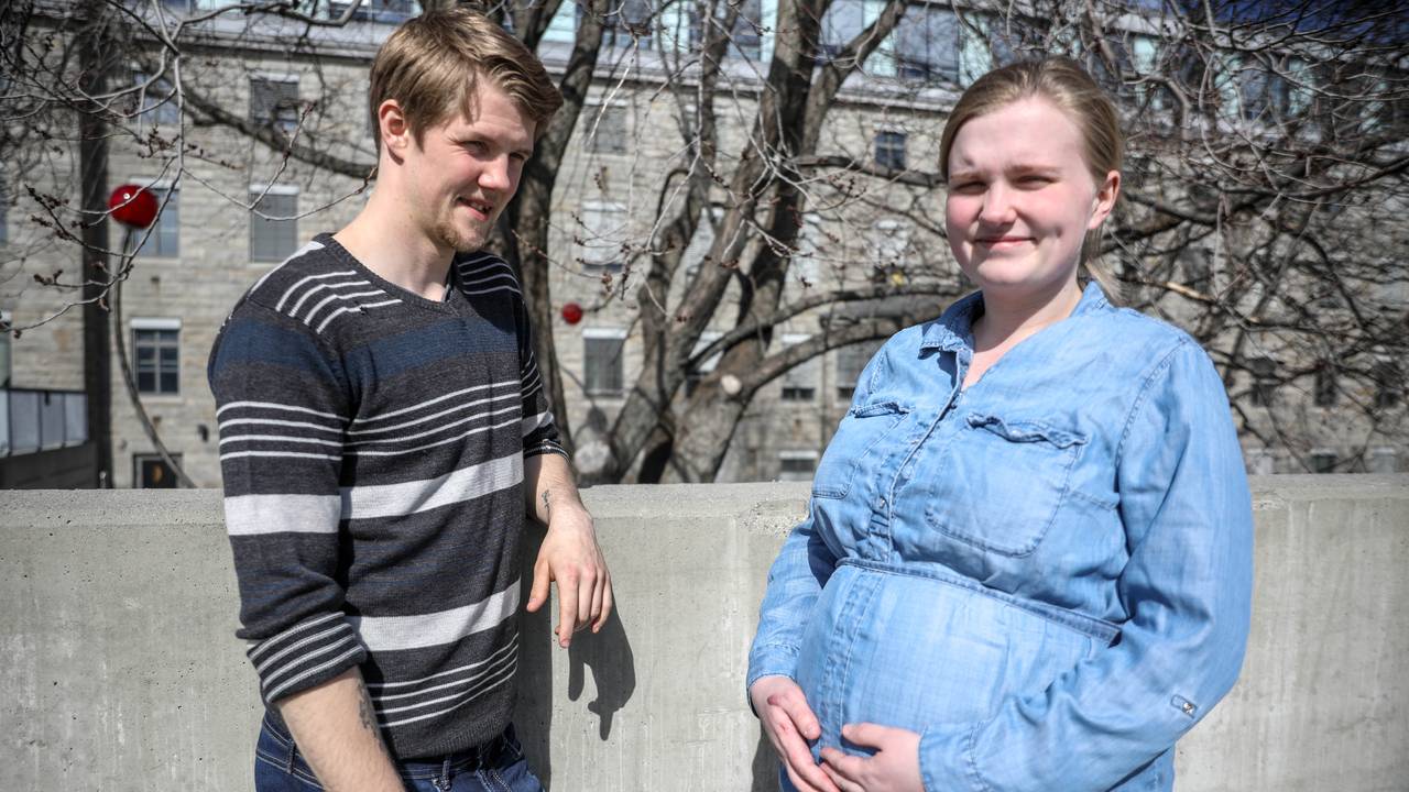 Kristoffer og Sunniva utenfor Nordlandssykehuset 4. mai 2018.