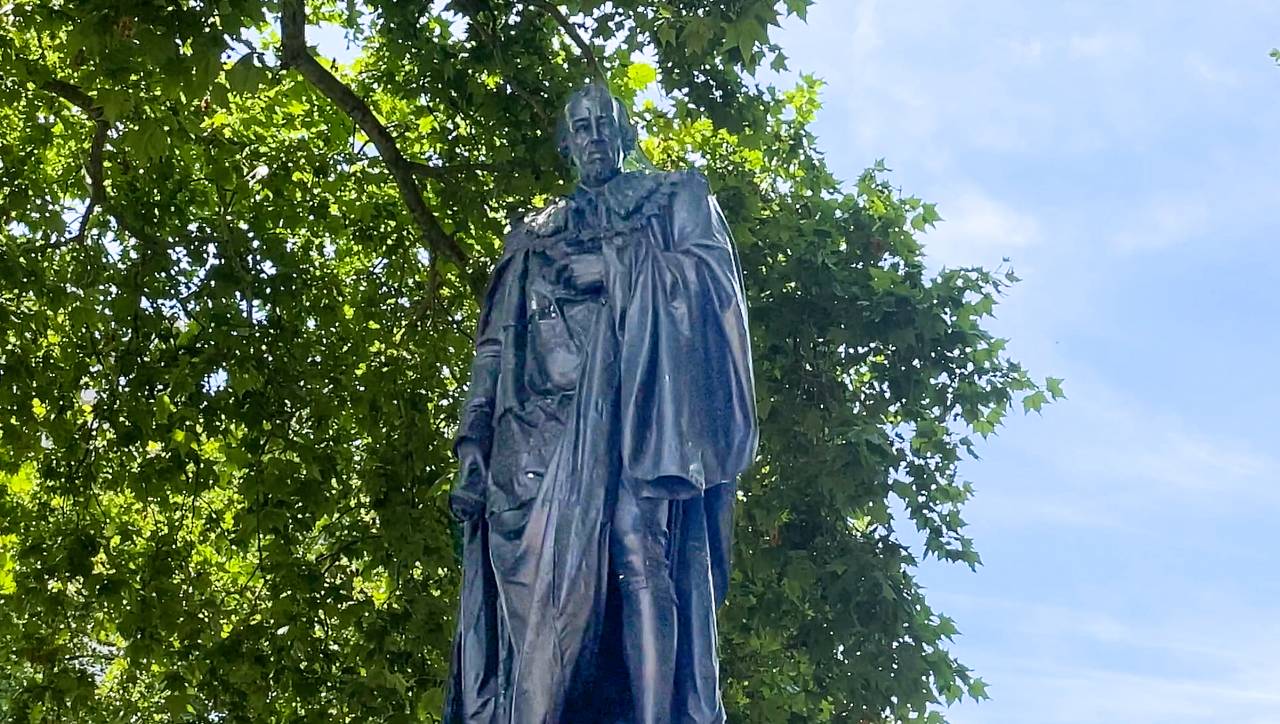 Statue av Benjamin Disraeli