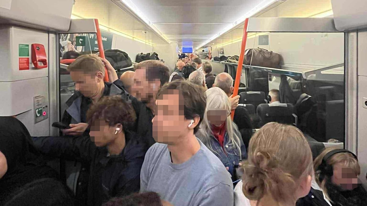 Stappfulle tog på Vestfoldbanen: – Mange ble stående igjen på perrongen
