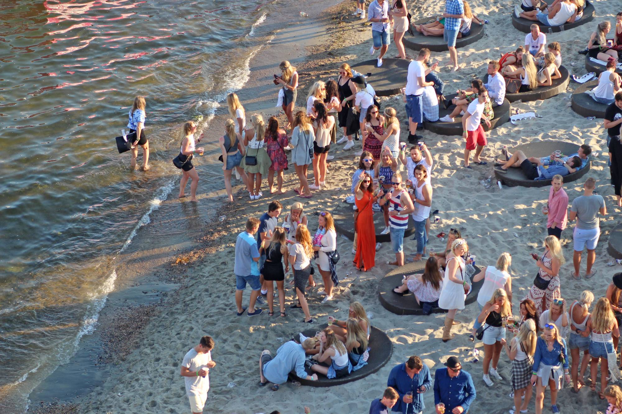 Skandinavias Største Strandfestival – NRK Sørlandet – Lokale Nyheter ...