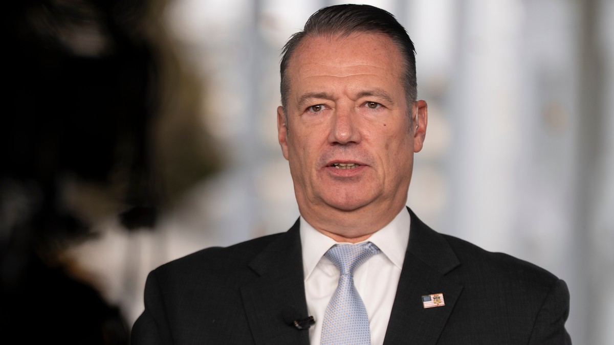 ICE-leder Todd Lyons går av