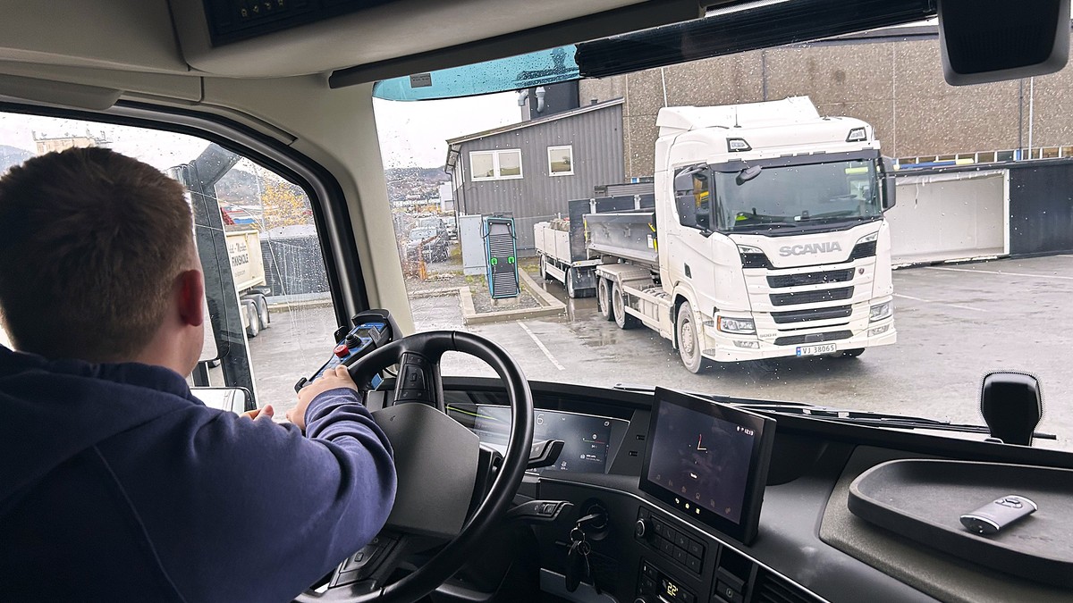 Trafikkskole avbestiller el-busser: tapte anbud uten miljøkrav