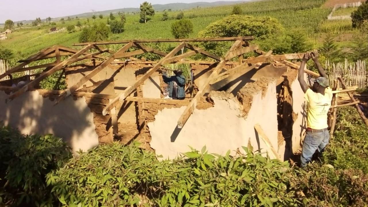 Utkastelse av ogiek-folket i Mauskogen i Kenya. River hus.
