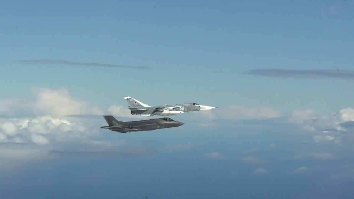 Unik video: Her avskjærer det norske F-35-flyet et russisk overvåkningsfly
