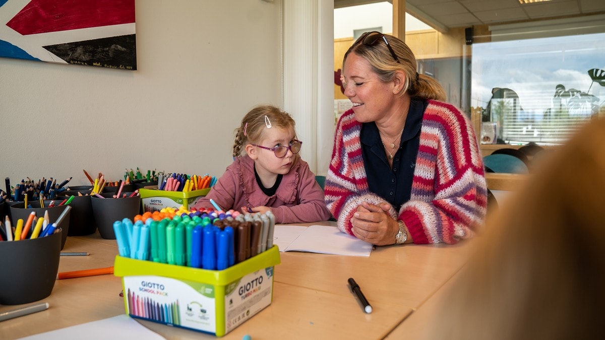 60.000 førsteklassinger begynte på skolen: Lærer er glad for endringen