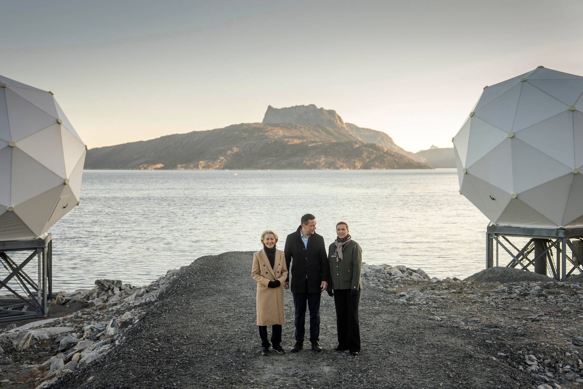 EU-kommisjonens president Ursula von der Leyen, Grønlands regjeringssjef Jens-Frederik Nielsen og den danske statsministeren Mette Frederiksen besøkte i Nuuk i september.