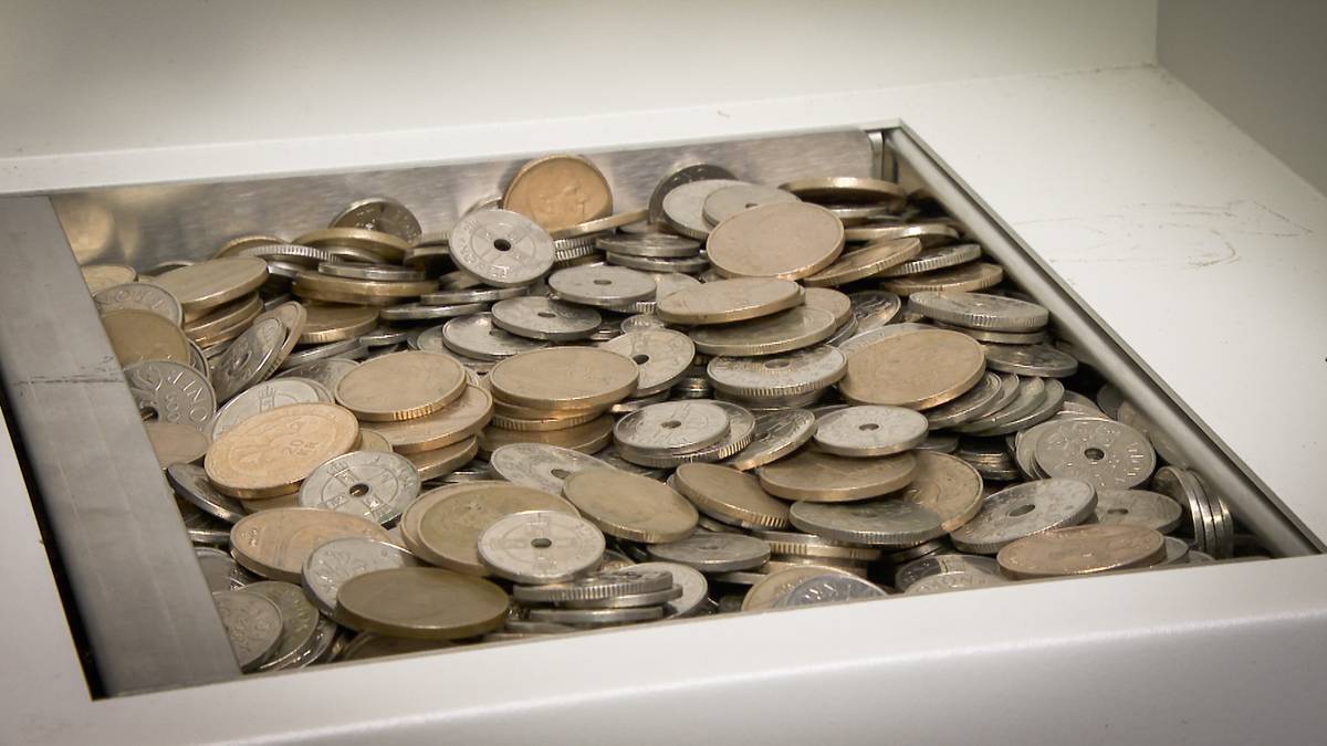 Får ikke satt inn kontanter i banken - frivillige fortviler