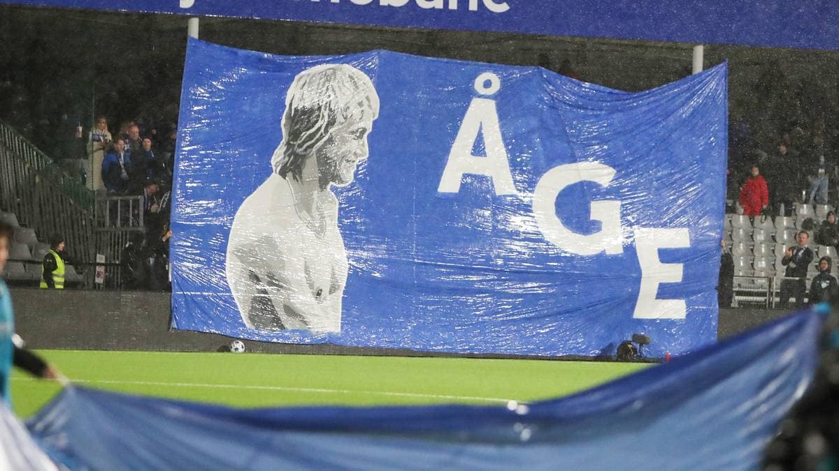 Åge Hareide hedret med historisk utmerkelse på fotballtinget – sønnen mottok NFFs gullmerke