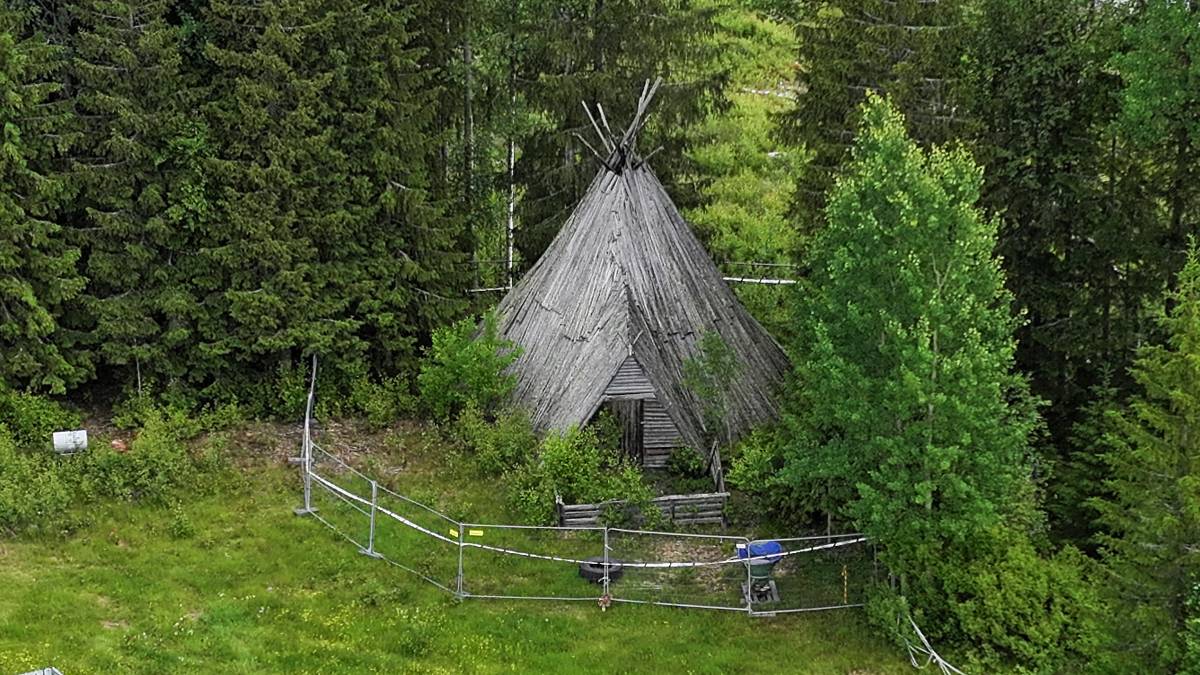 Drapet i Løten: Retten på befaring til lavvoen