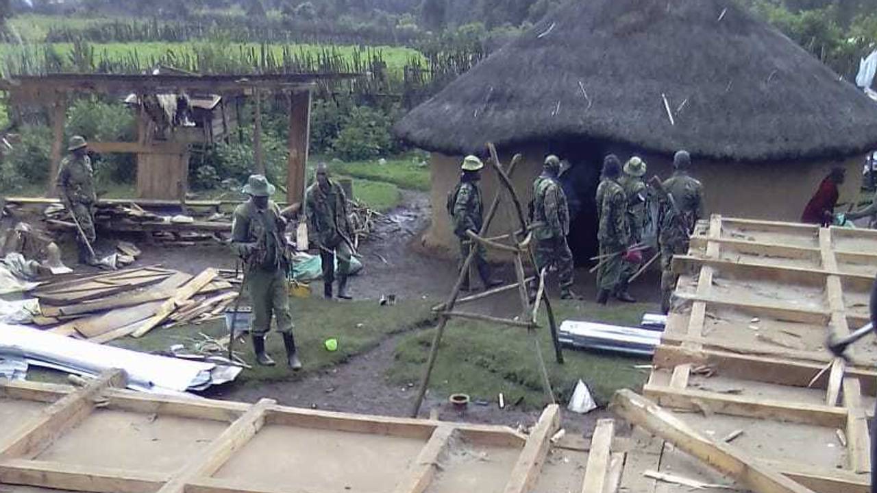 Kenya Forest Service beordret ogiek-folket til å rive sine hus og forlate sitt bosted.