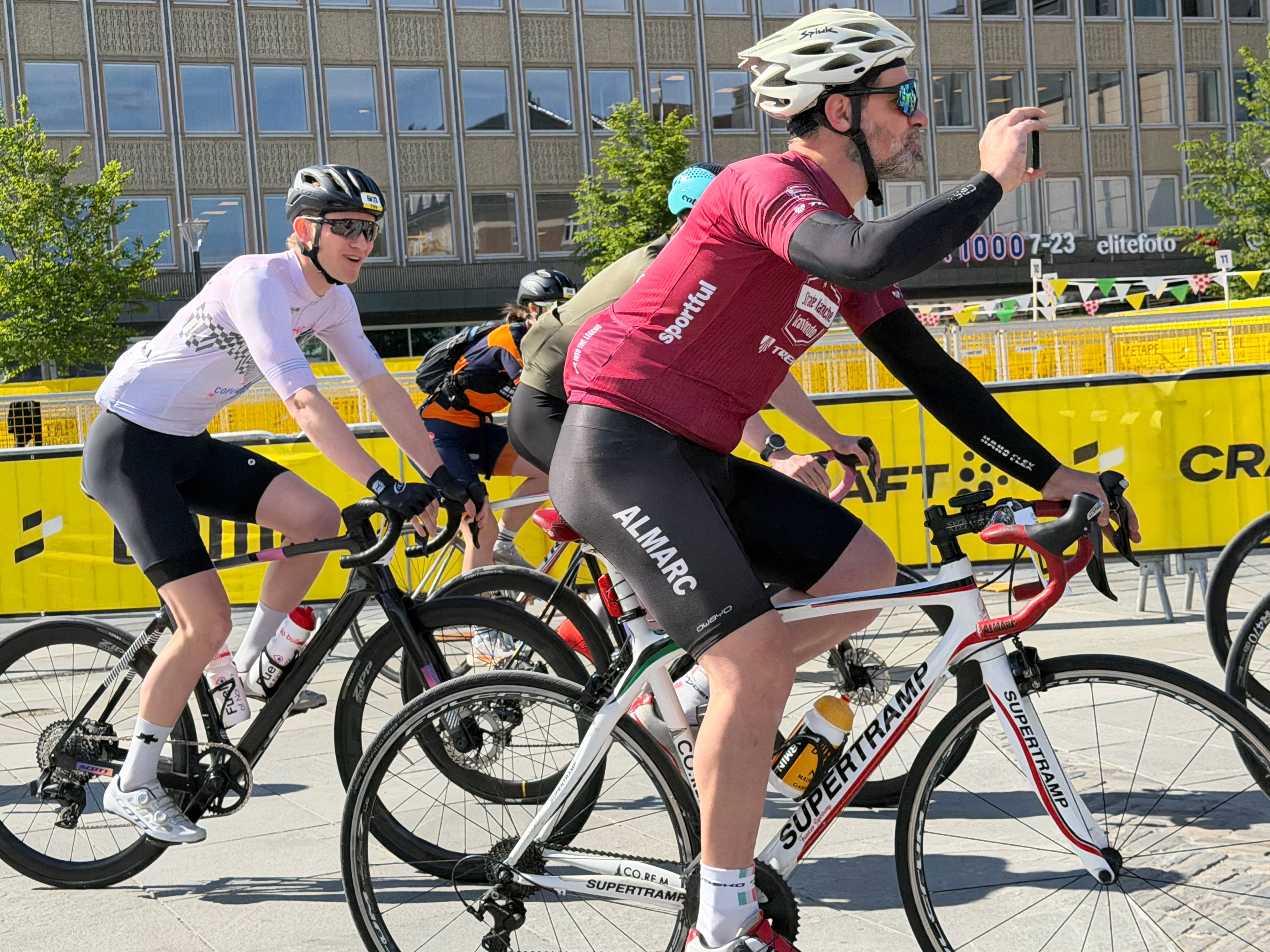 Syklister rett etter start